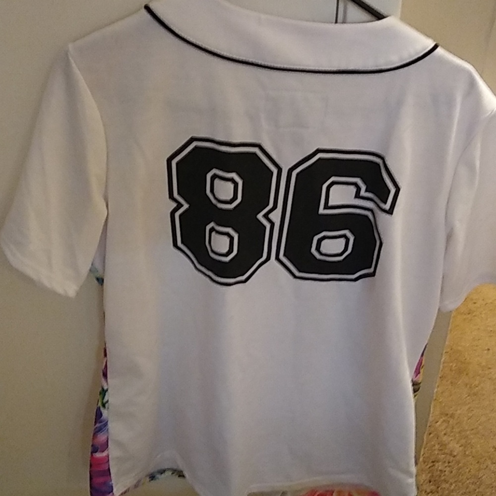 Shirt - Picture 2 of 3